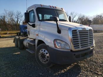  Salvage Freightliner Cascadia 1