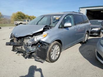  Salvage Toyota Sienna