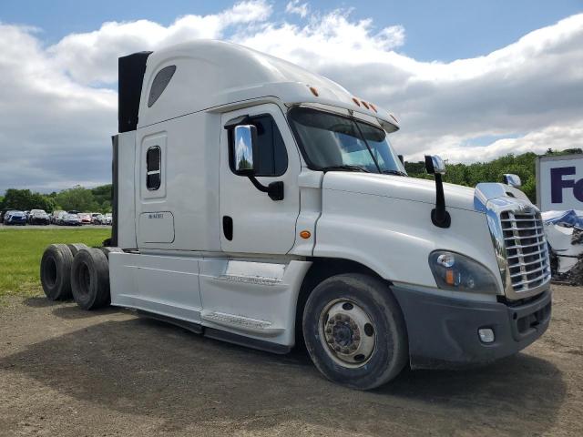  Salvage Freightliner Cascadia 1
