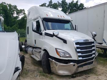  Salvage Freightliner Cascadia 1