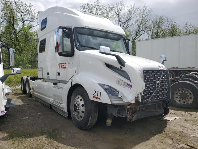  Salvage Volvo Vnl