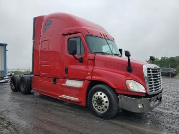  Salvage Freightliner Cascadia 1