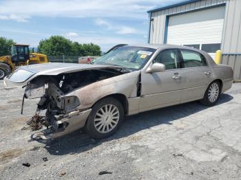 Salvage Lincoln Towncar