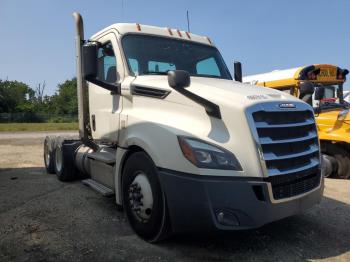  Salvage Freightliner Cascadia 1