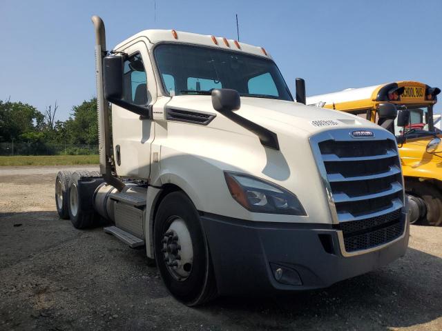  Salvage Freightliner Cascadia 1