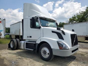  Salvage Volvo Vn