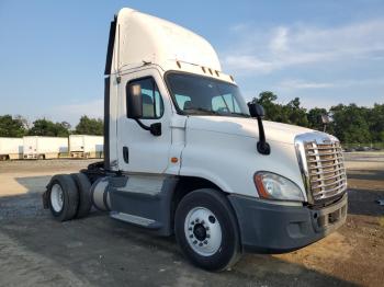  Salvage Freightliner Cascadia 1