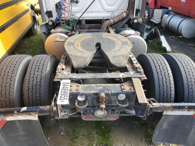 Freightliner Cascadia 125 Image 5