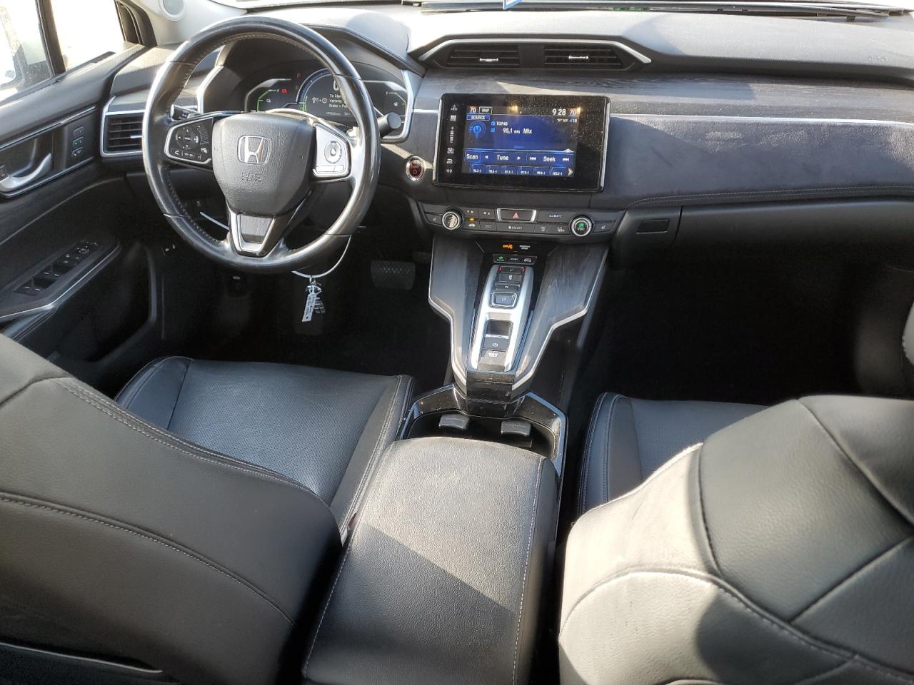 Honda Clarity Touring Image 4