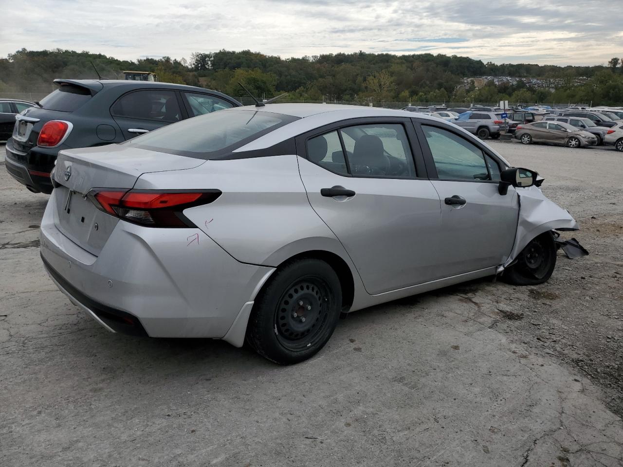 Nissan Versa S Image 6