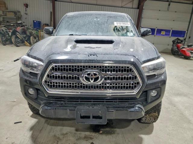 Toyota Tacoma Double Cab Image 10