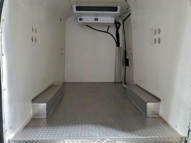 Nissan Nv 2500 S Image 10