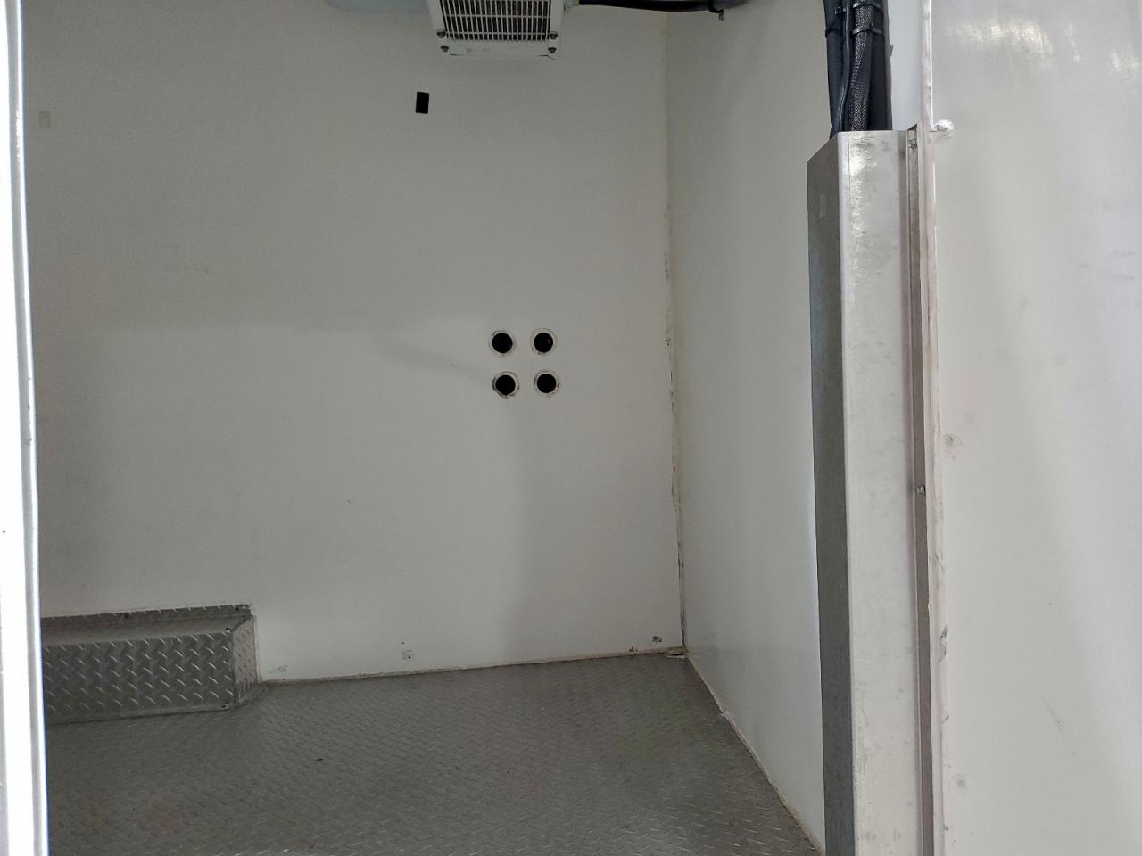 Nissan Nv 2500 S Image 9