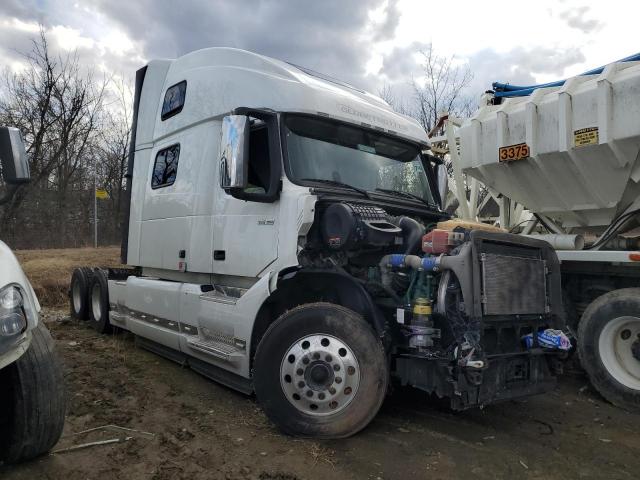 Salvage Volvo Vnl