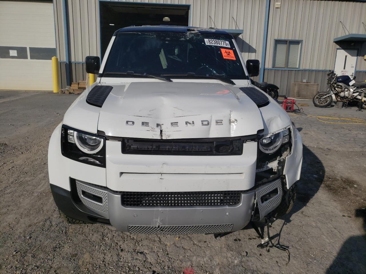 Land Rover Defender 110 Image 5