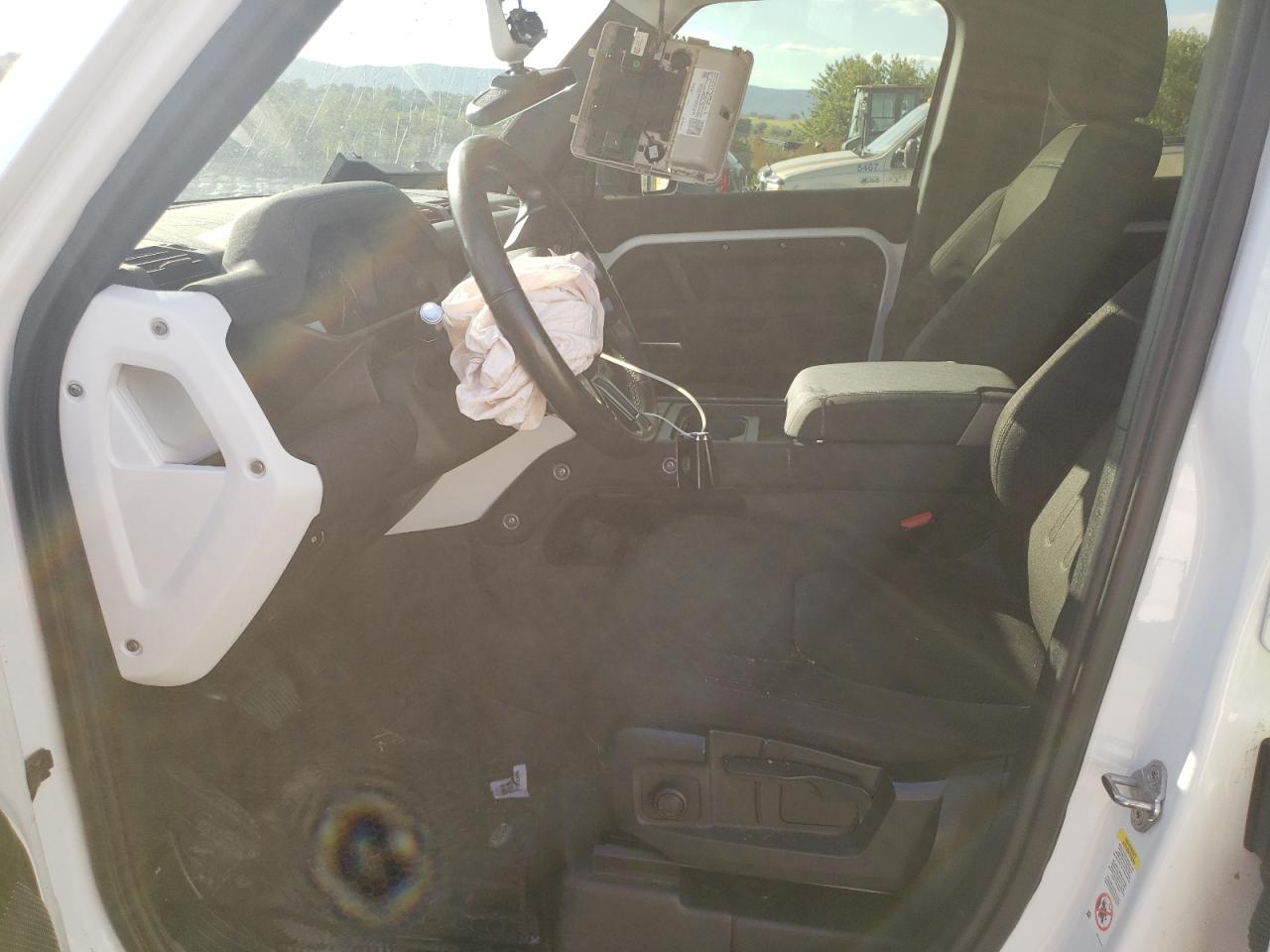 Land Rover Defender 110 Image 3