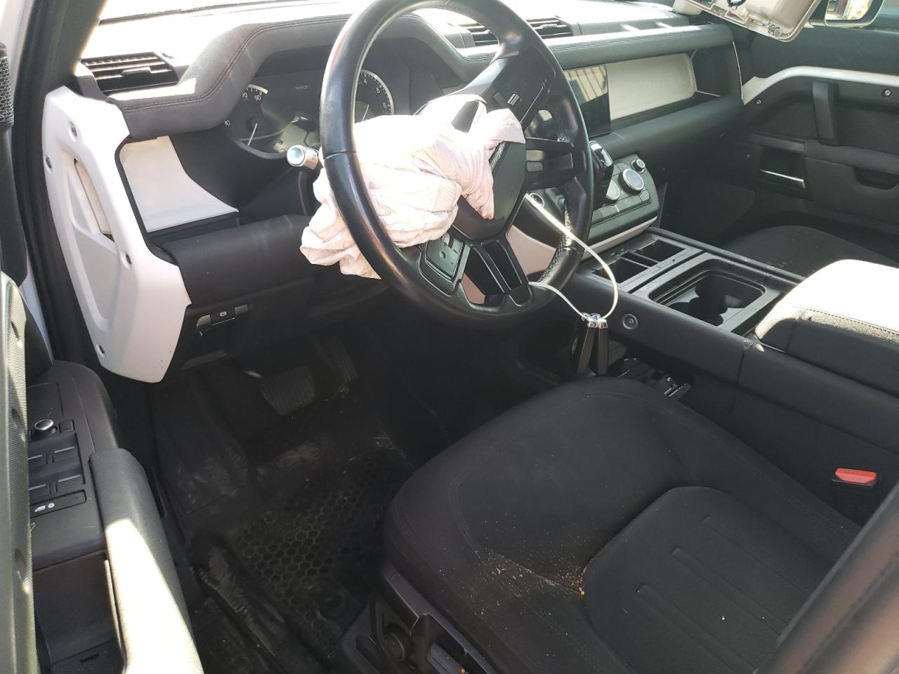 Land Rover Defender 110 Image 7