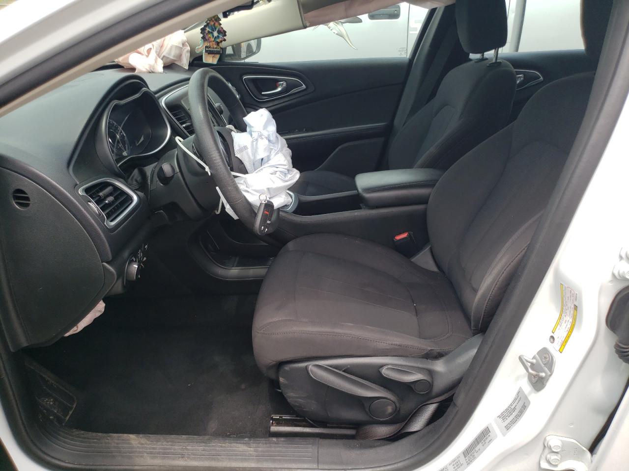 Chrysler 200 Limited Image 9