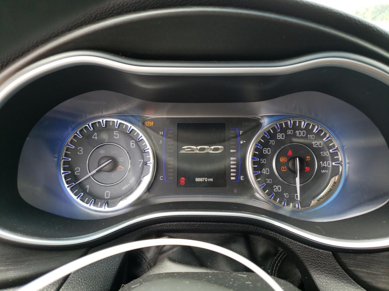 Chrysler 200 Limited Image 4