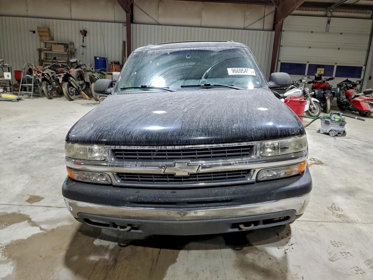 Chevrolet Suburban K1500 Image 11