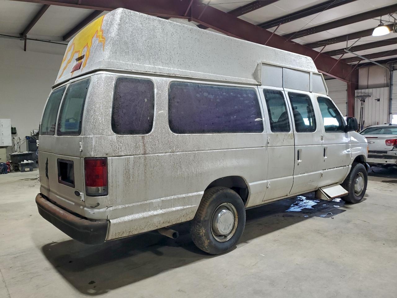 Ford Econoline E350 Super Duty Van Image 4