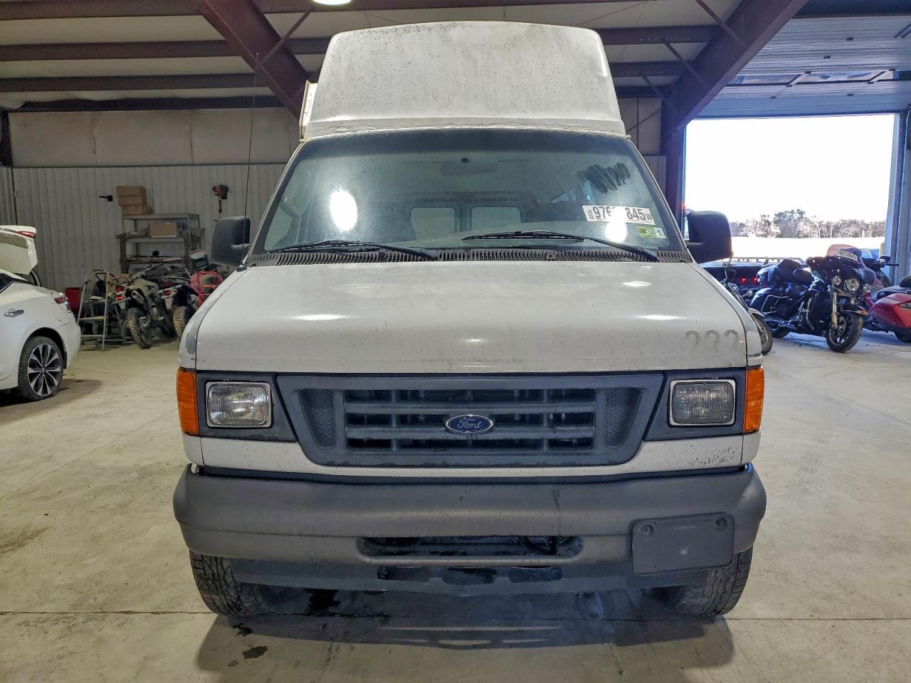 Ford Econoline E350 Super Duty Van Image 6