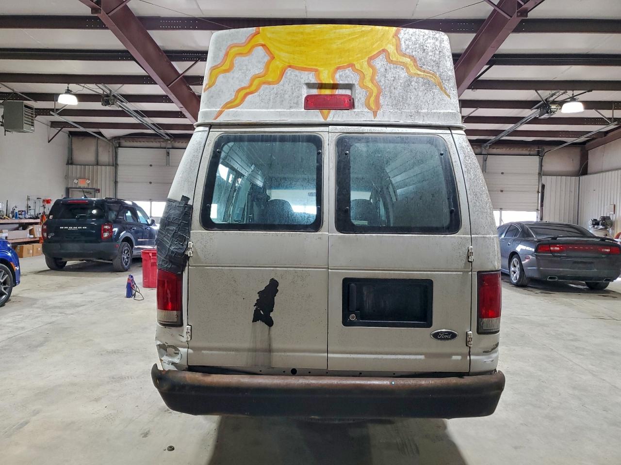 Ford Econoline E350 Super Duty Van Image 5