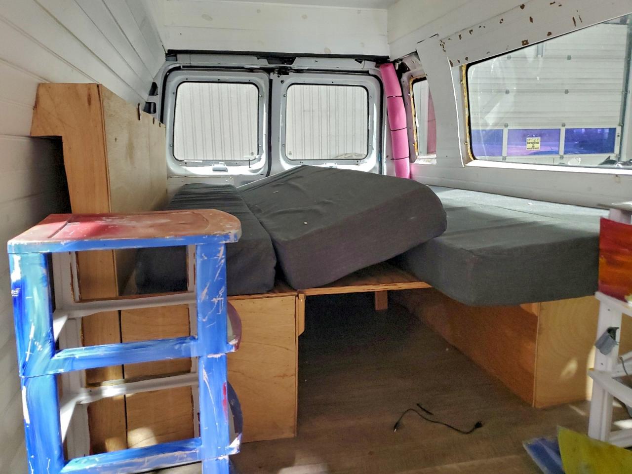 Ford Econoline E350 Super Duty Van Image 7