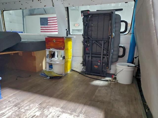 Ford Econoline E350 Super Duty Van Image 13