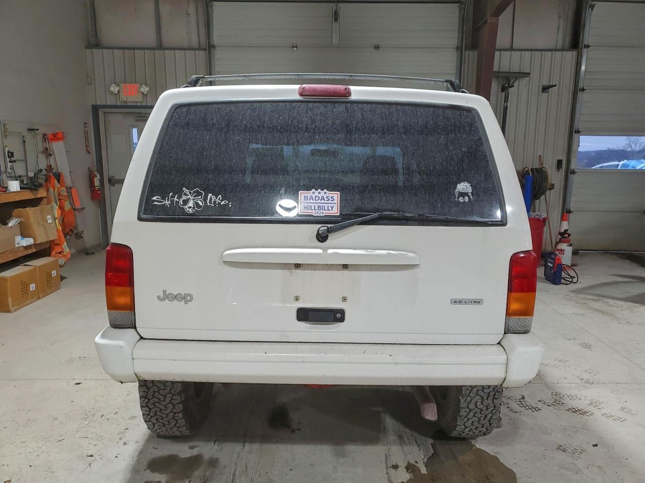 Jeep Cherokee Classic Image 3