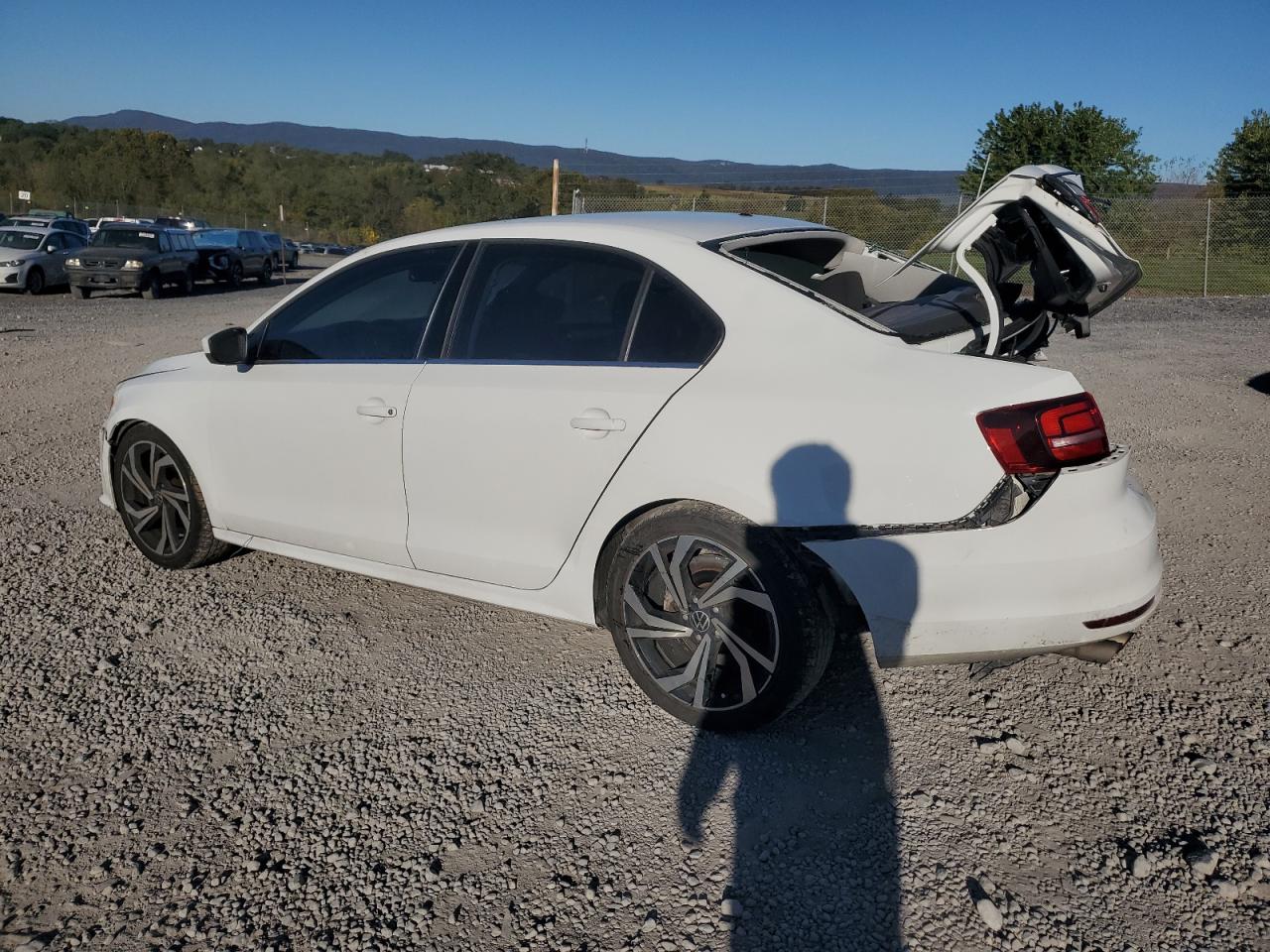 Volkswagen Jetta S Image 9