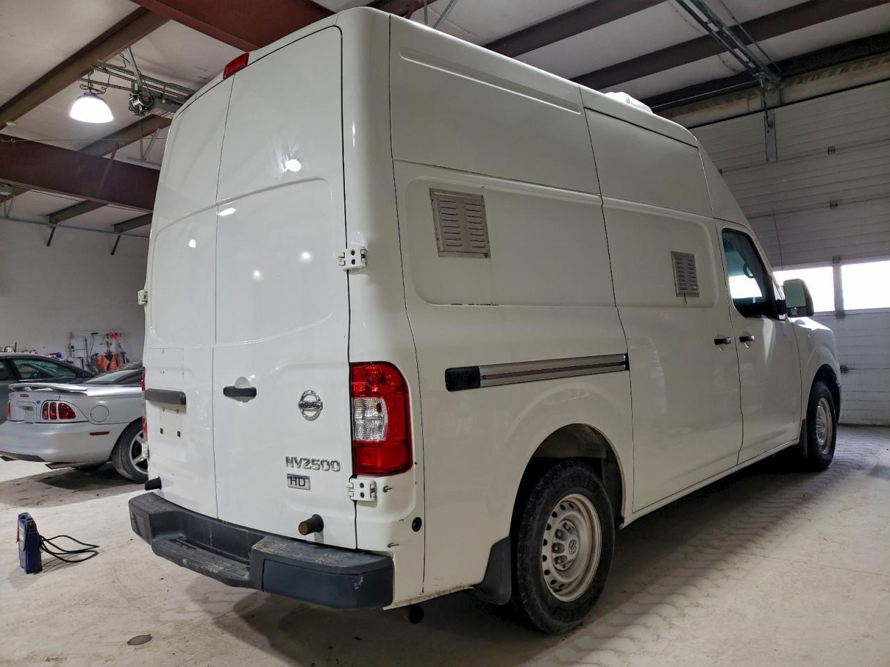 Nissan Nv 2500 S Image 10