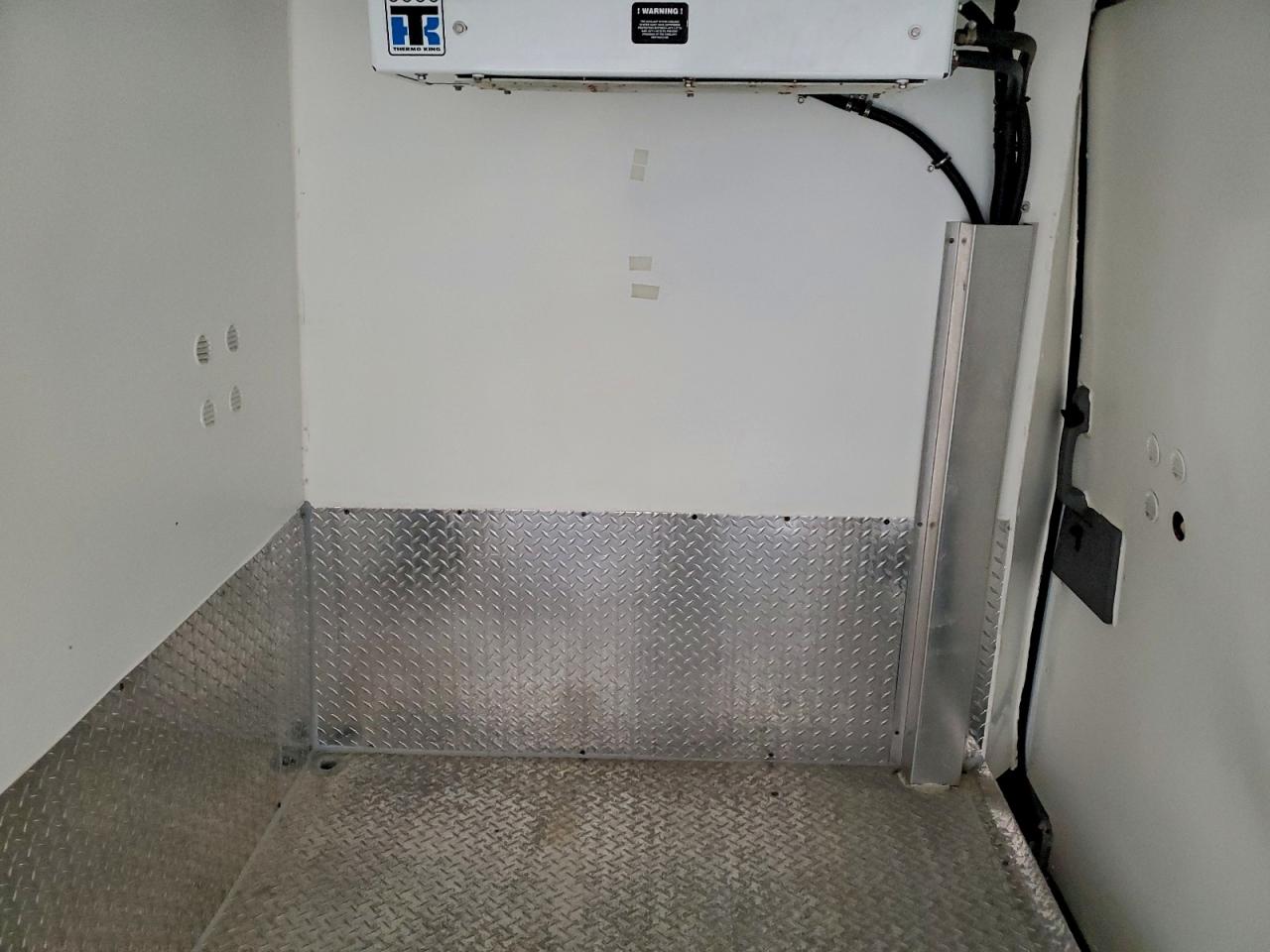 Nissan Nv 2500 S Image 4