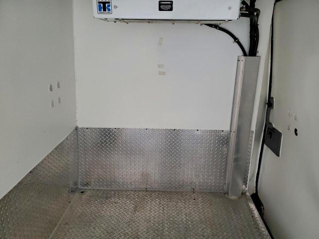 Nissan Nv 2500 S Image 4