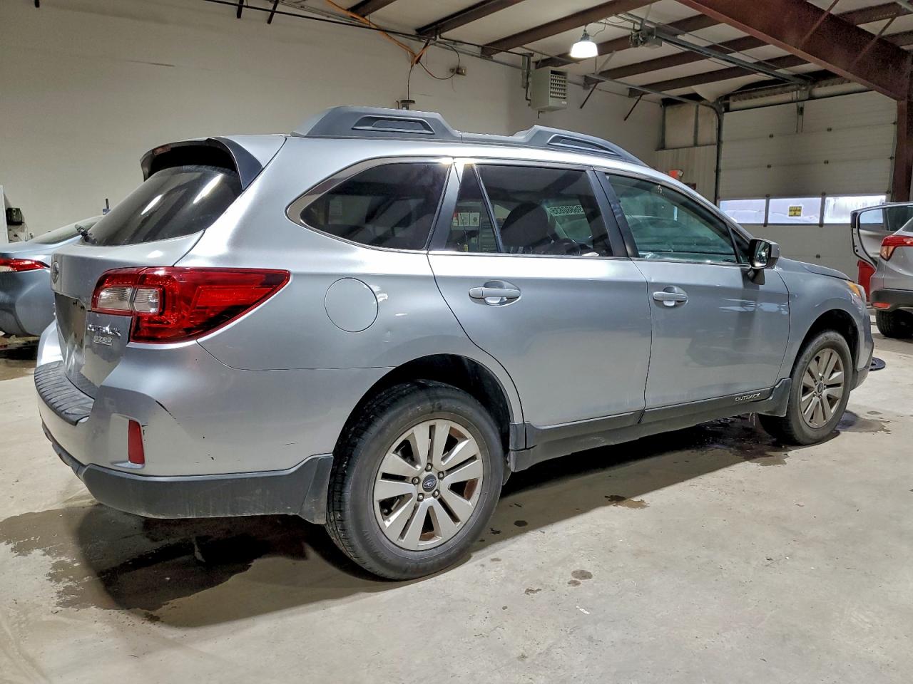 Subaru Outback 2.5i Premium Image 6