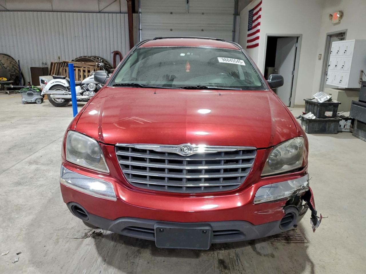 Chrysler Pacifica Touring Image 4