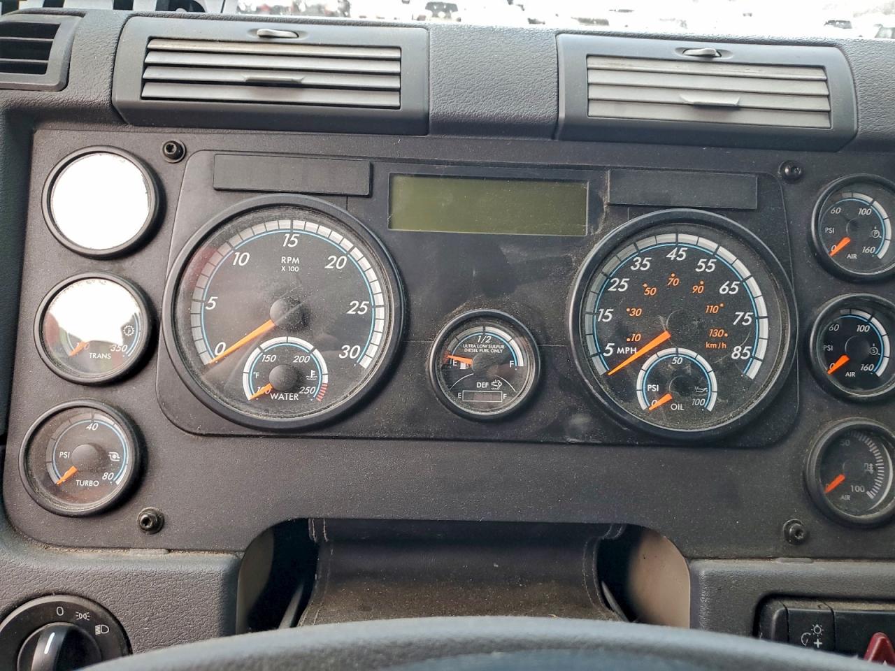 Freightliner Cascadia 1 Image 6