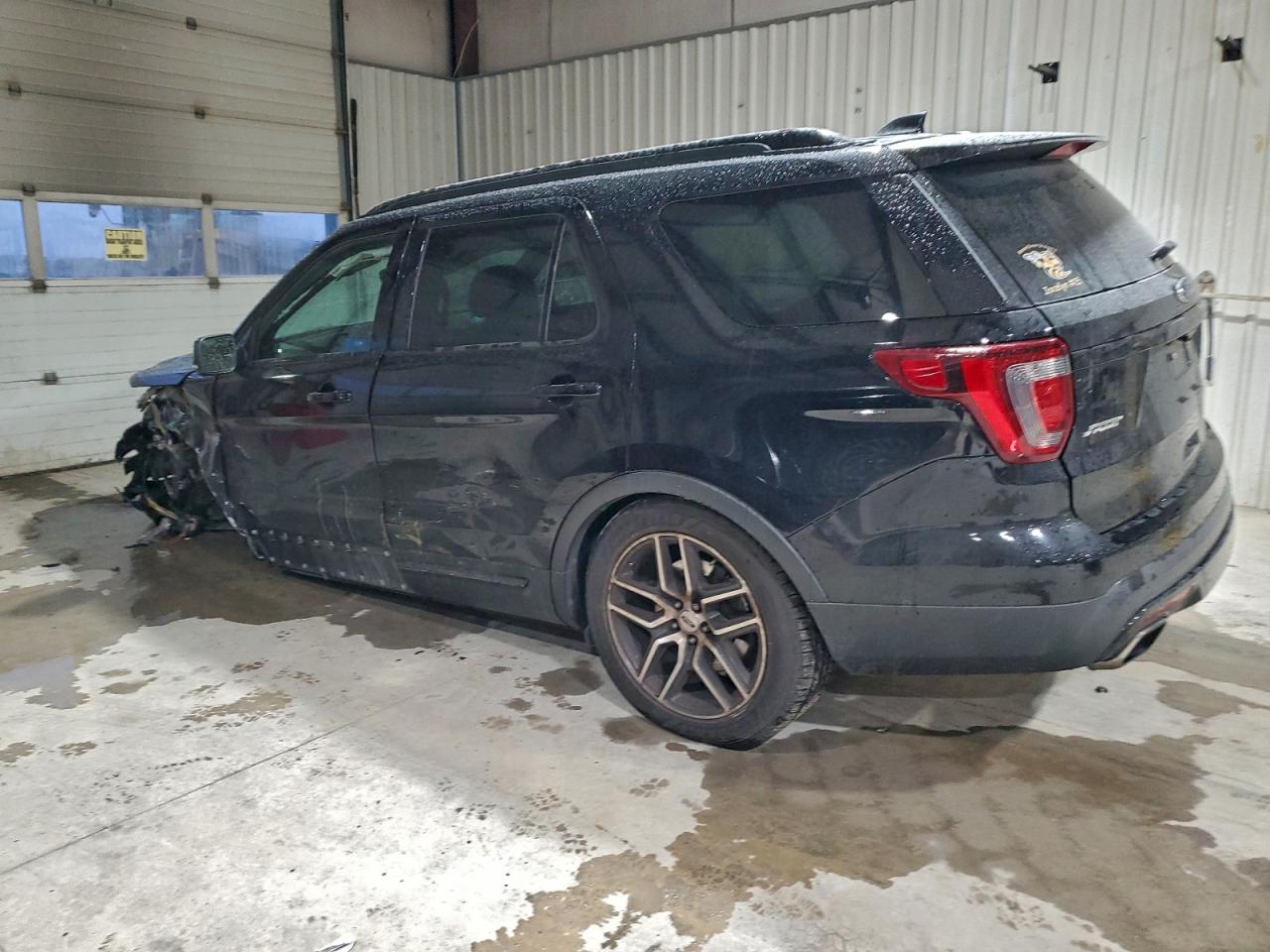 Ford Explorer Sport Image 2