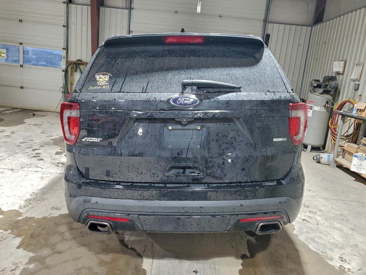 Ford Explorer Sport Image 11