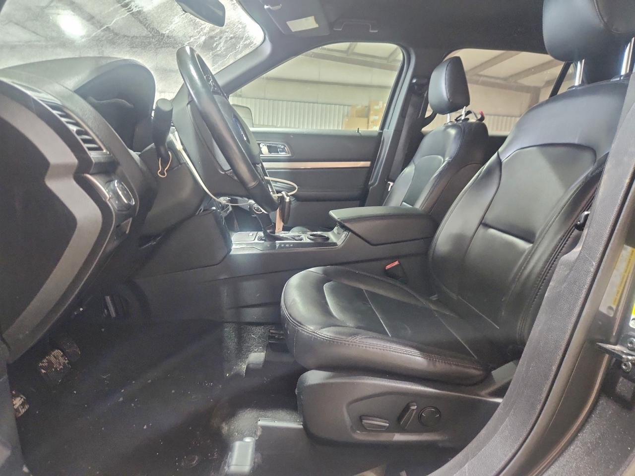 Ford Explorer Xlt Image 6