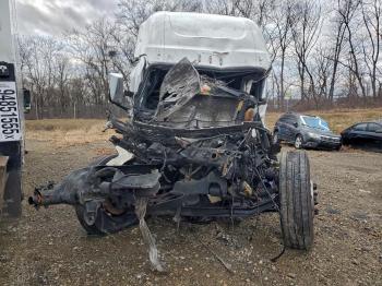  Salvage Freightliner Cascadia 1