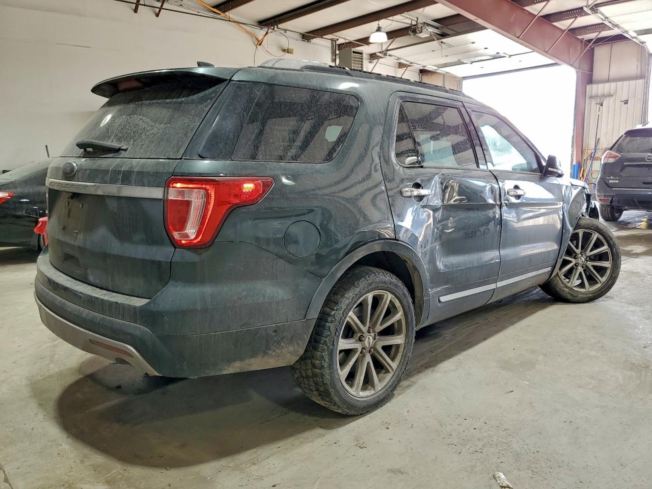 Ford Explorer Limited Image 3