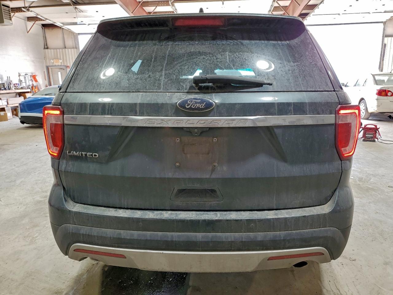 Ford Explorer Limited Image 13