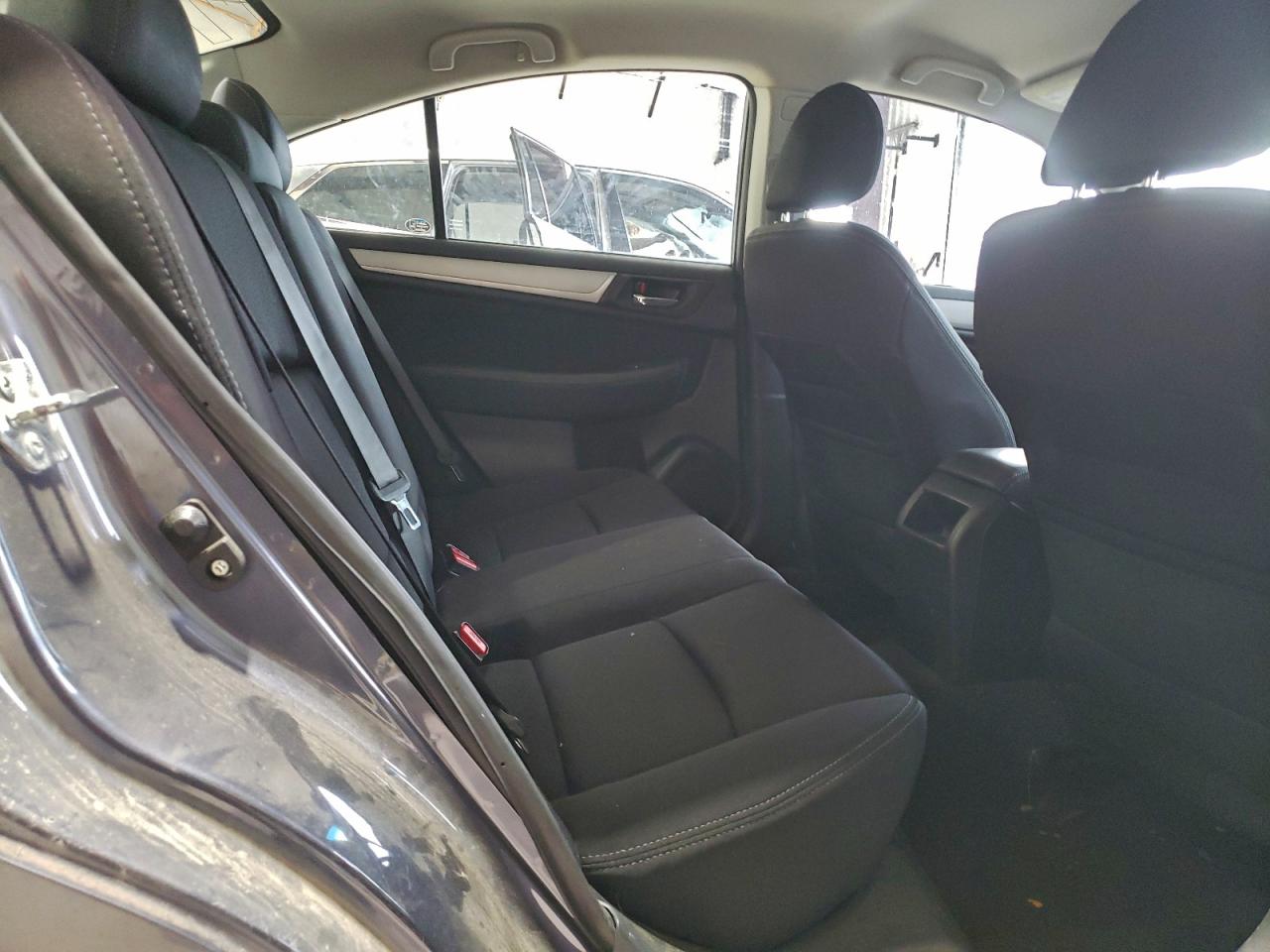 Subaru Legacy 2.5i Premium Image 10