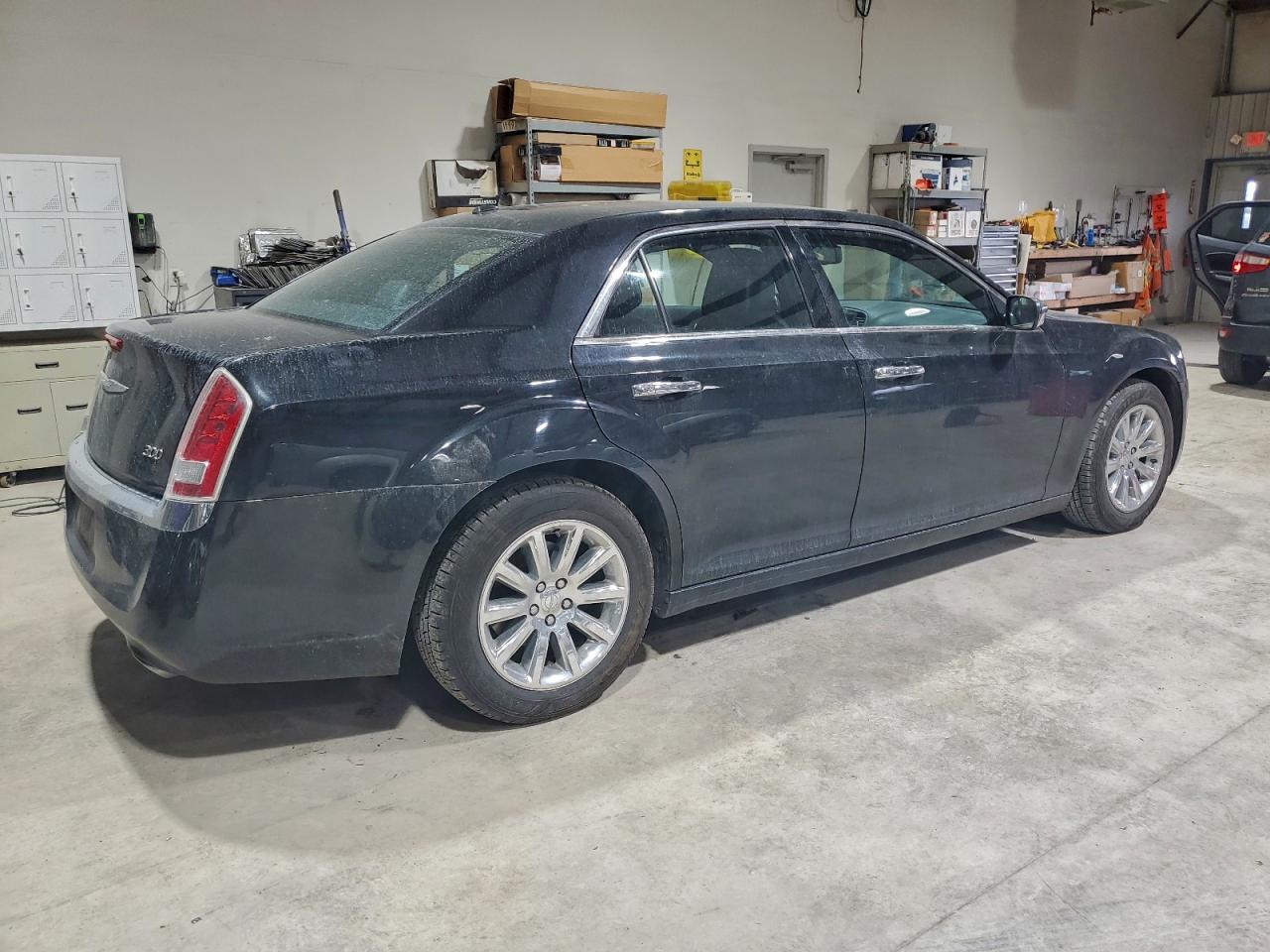 Chrysler 300 Limited Image 5