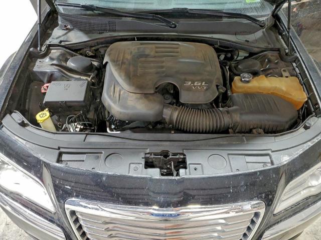 Chrysler 300 Limited Image 10