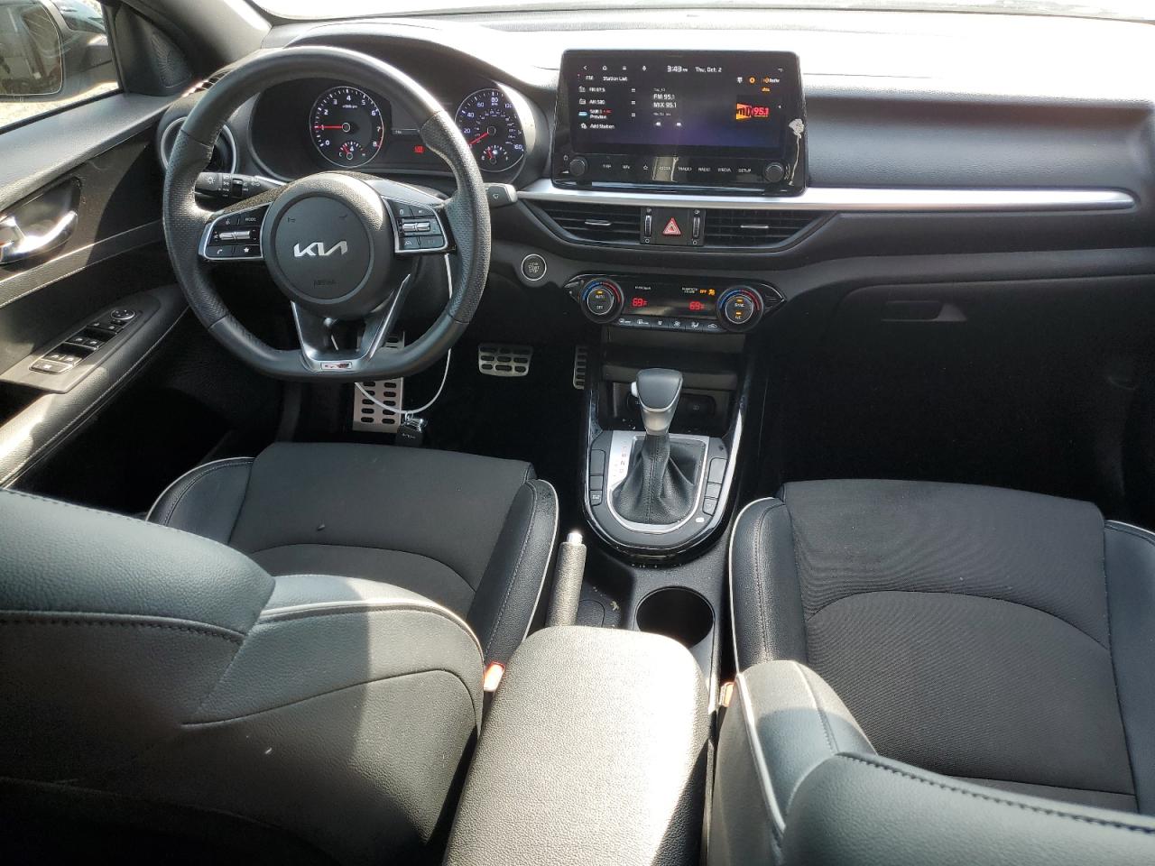 Kia Forte Gt Line Image 9