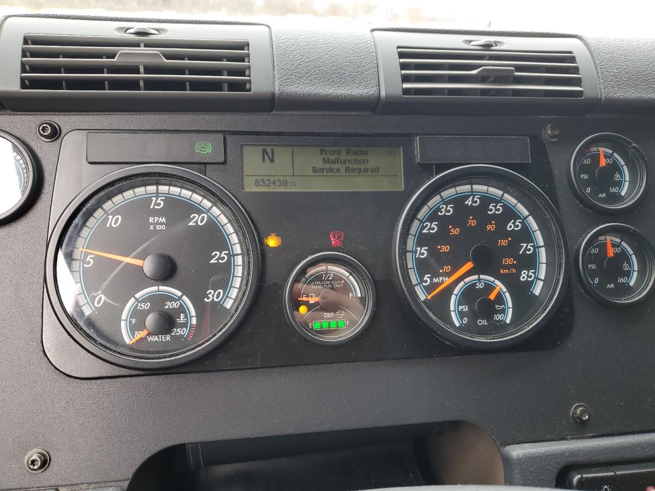 Freightliner Cascadia 1 Image 8